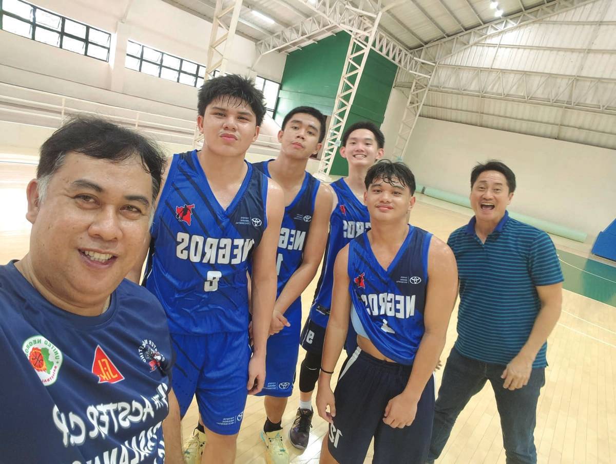The Bacolod Tay Tung High School Thunderbolts' 3x3 boys basketball team swept their four matches to rule the Batang Pinoy qualifiers. (Pete Barcelona photo)