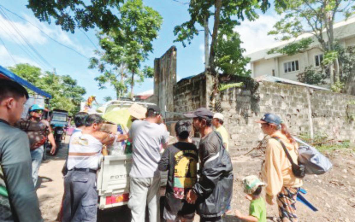 Internally displaced persons left an evacuation center — their temporary "home" for eight months — in Canlaon City, Negros Oriental last August 1, 2025, after they were cleared to return home. The Philippine Institute of Volcanology and Seismology has downgraded the Mt. Kanlaon Alert Status to Level 2, which allows for the return of evacuees outside the four-kilometer permanent danger zone. (LDRRMO Canlaon / Facebook photo) 