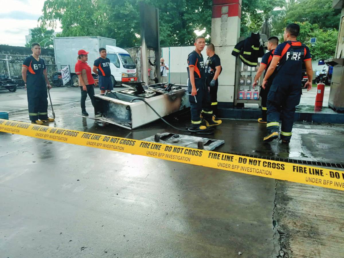 A toppled fuel pump was the direct cause of the fire at a gasoline station in Bacolod City’s Barangay 11, the Bureau of Fire Protection says. (dyHB RMN Bacolod photo)