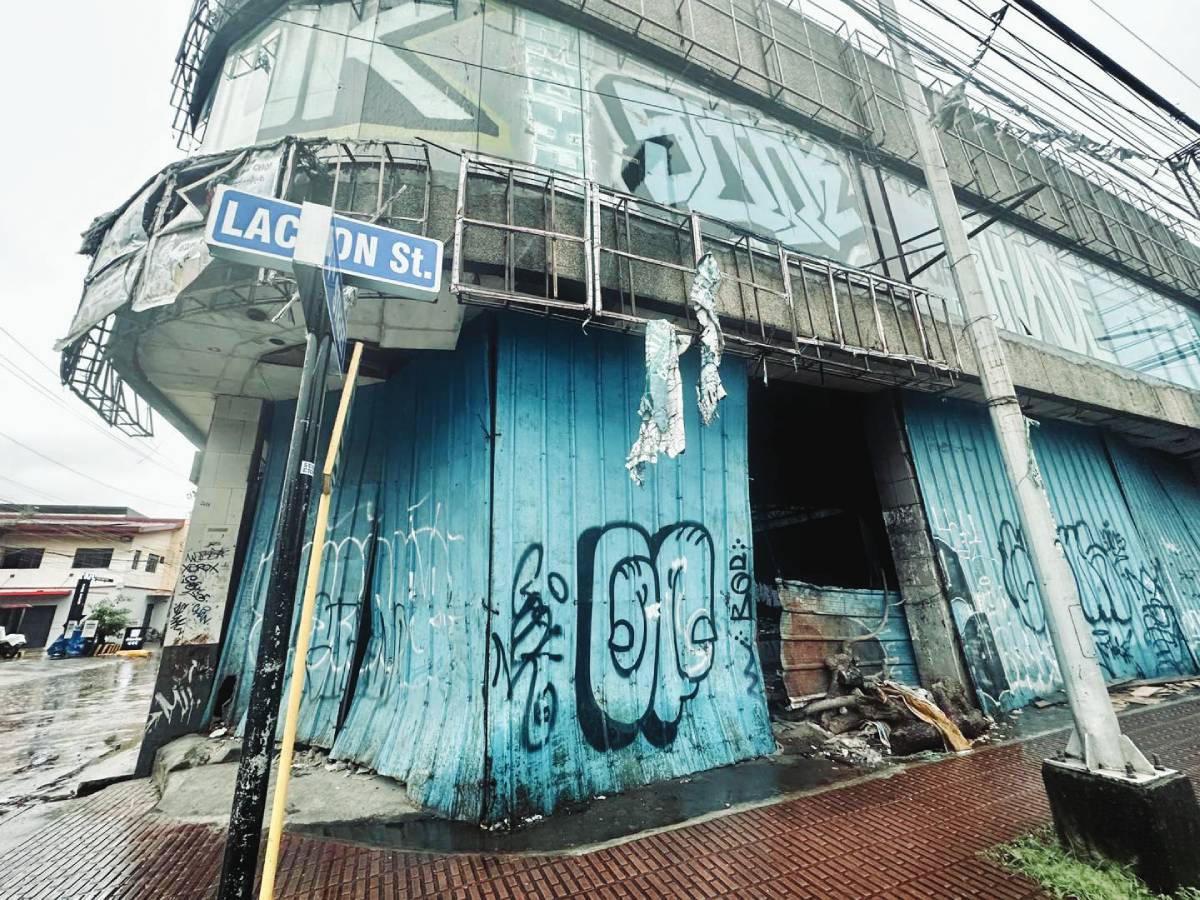 The Bacolod City government is moving to close an abandoned building on 4th Lacson Street that has long served as a refuge for street children and informal settlers, citing safety and public order concerns. (Aksyon Radyo Bacolod photo)