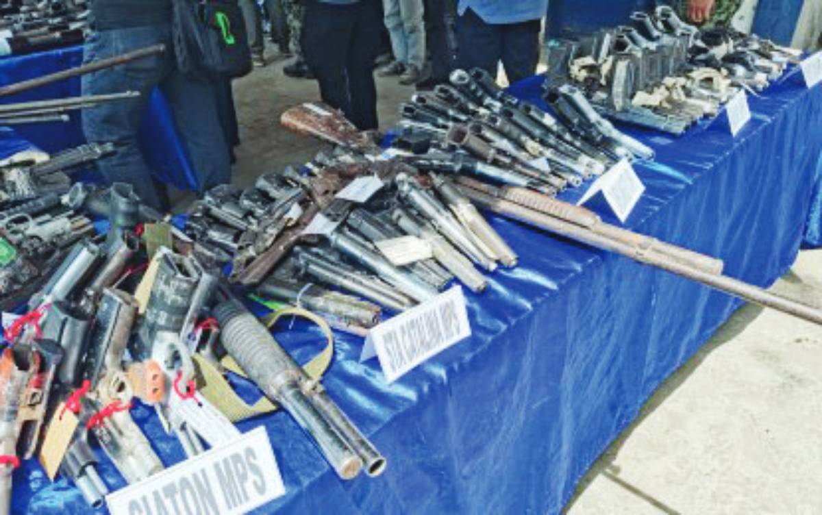 Police in Negros Oriental have recovered 671 loose firearms and 117 others with expired licenses since January 1, 2025. The Negros Oriental Provincial Police Office says 490 of the total loose firearms confiscated were improvised, while the rest were unregistered. (PNA / File photo)