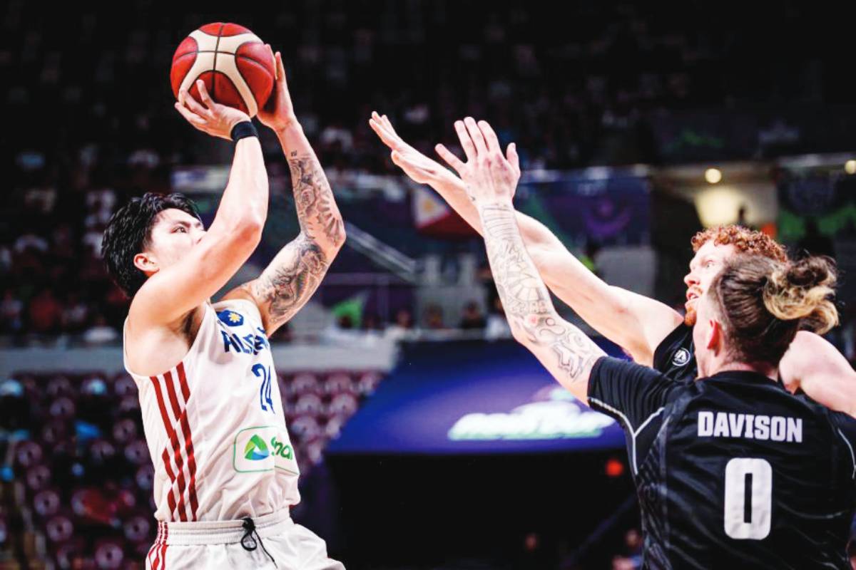 Gilas Pilipinas’ Dwight Ramos in action in the 2025 FIBA Asia Cup against New Zealand. (FIBA photo)