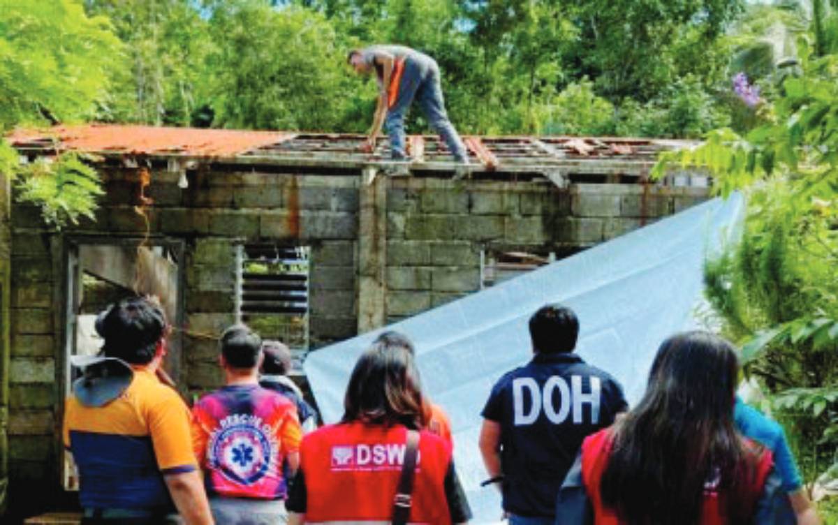 Staff of the city government and concerned government agencies provide assistance in rebuilding the home of a family displaced by the eruption of Kanlaon Volcano in Purok Manokan, Barangay Ilijan, Bago City in Negros Occidental. A total of 22 families returned home on Saturday, August 16, 2025, after staying in evacuation centers for eight months. (OCD-Negros Island Region photo)
