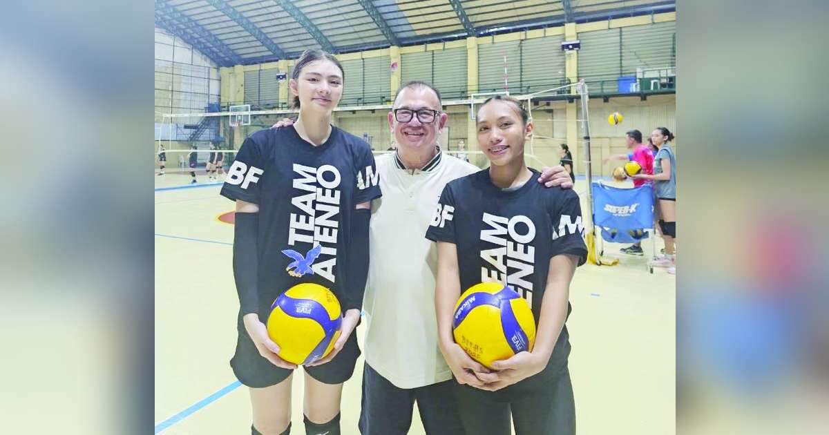 Bacolod Tay Tung High School Thunderbolts team manager Jose Montalbo (center) with Brianna Ang (left) and Jan Rose Bulak. (Contributed photo)