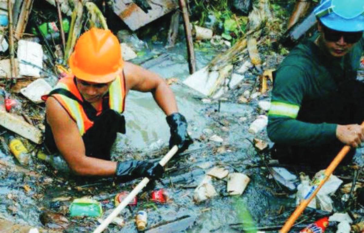 Community-based interventions against dengue, leptospirosis and influenza are crucial to protecting public health and preventing hospitals from being overwhelmed, the Bacolod City council says in a resolution. (Bacolod PIO photo)