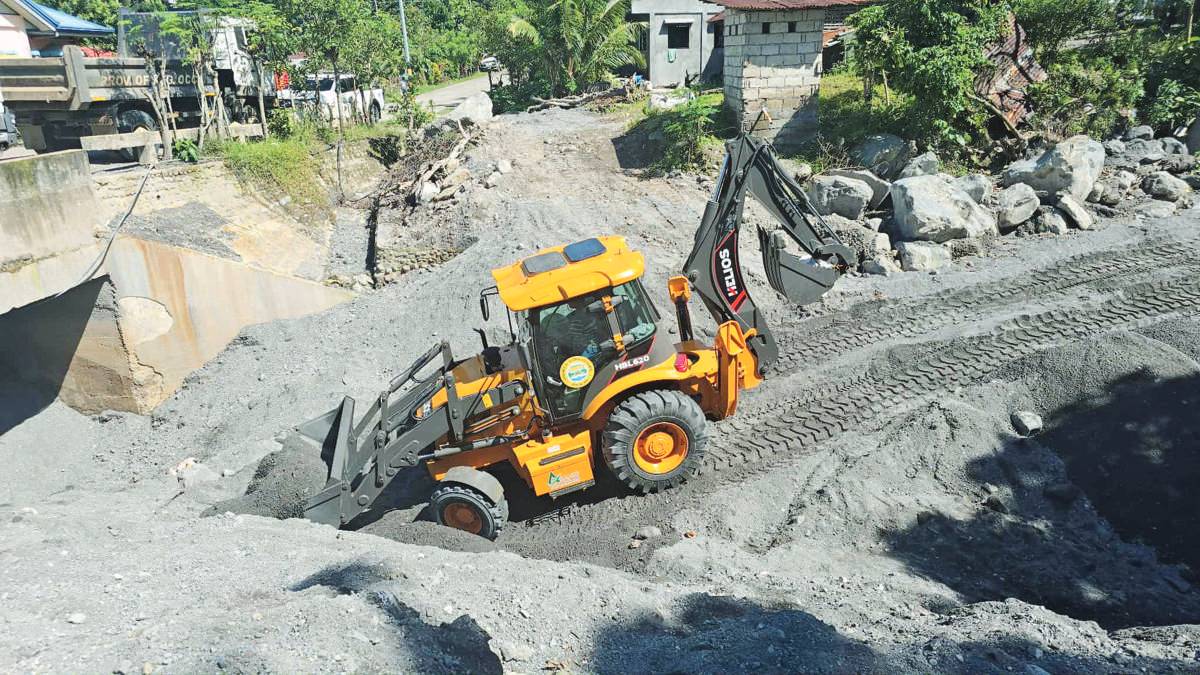 Heavy equipment was deployed to Tamburong Creek at Barangay Biak na Bato in Negros Occidental’s La Castellana town to begin the clearing and hauling of volcanic debris. The operation aims to widen and deepen the waterway, restoring its natural flow and preventing future flooding. (Provincial Administrator Rayfrando Diaz photo)