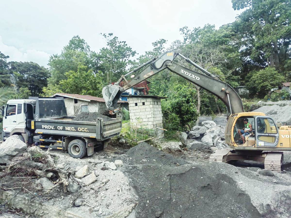Lahar-clogged creek dredging in progress; less than 1% hauled