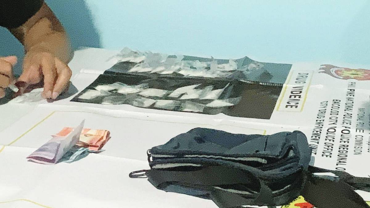 The Bacolod City Drug Enforcement Unit arrested three suspects during a drug buy-bust operation at Barangay 1’s Purok Bolinao yesterday, September 14, 2025. Around 140 grams of suspected shabu worth P952,000 were seized from the suspects. (BCPO photo) 