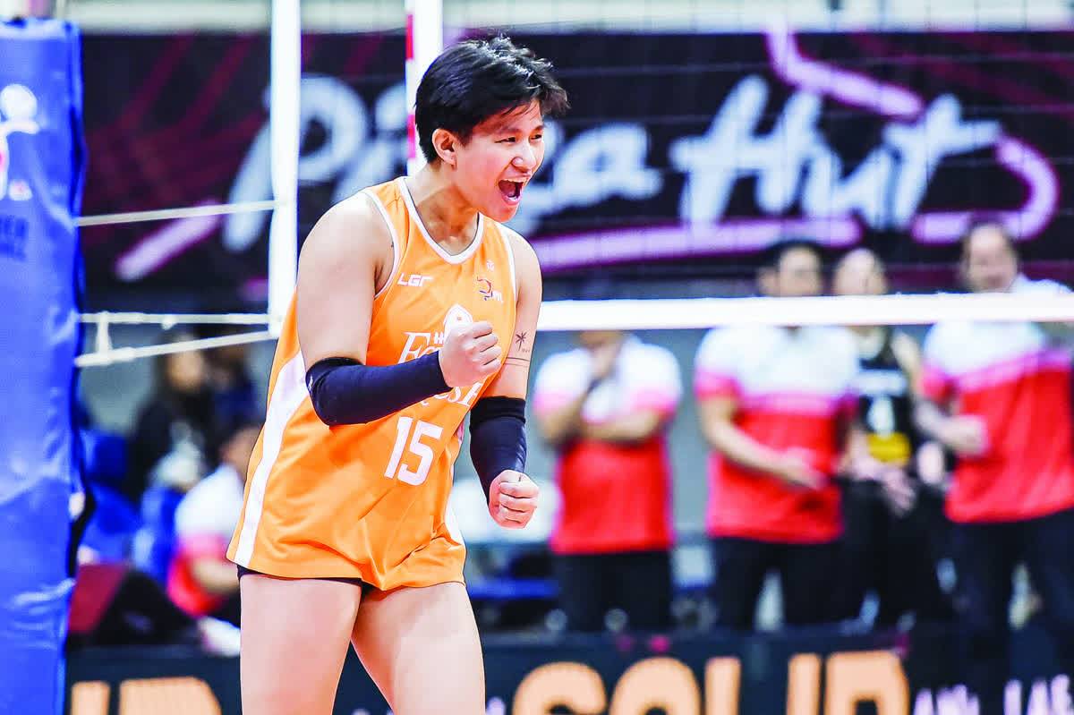 Bertolano shines as Foxies sweep Cignal