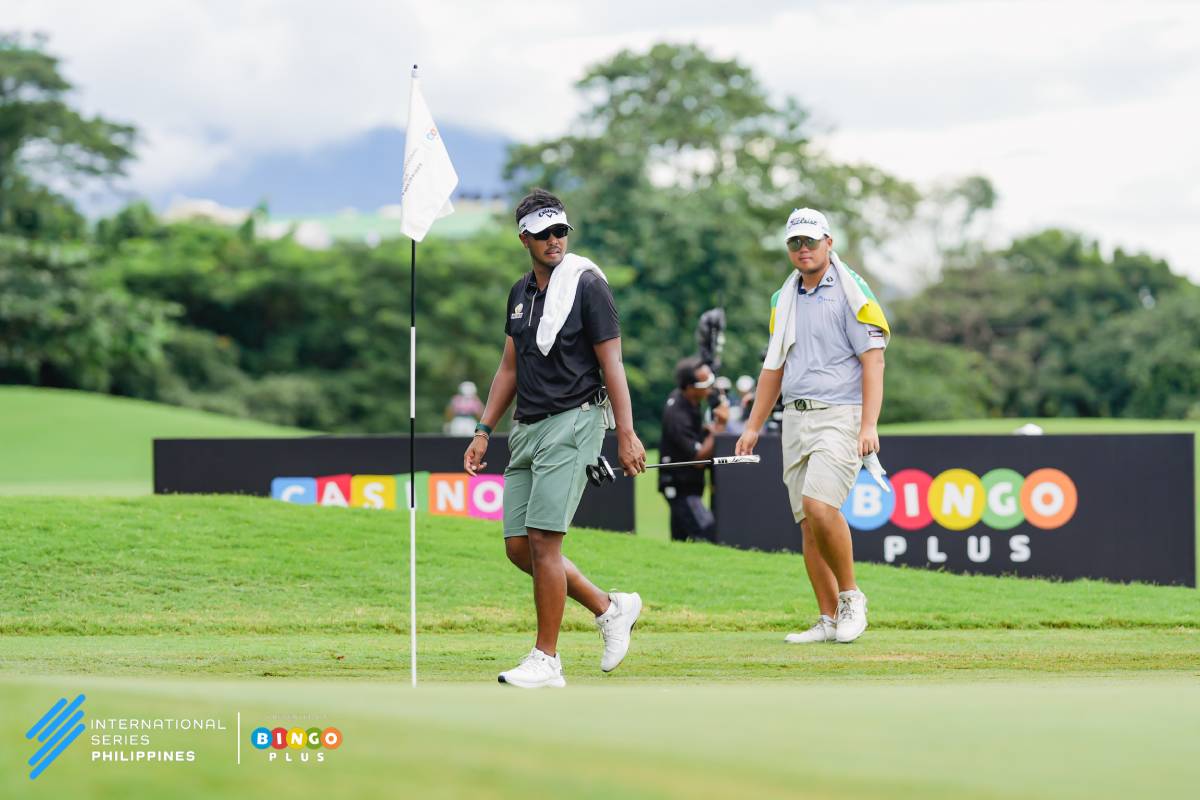 Sarit Suwannarut and Sampson Zheng in the lead of the tournament