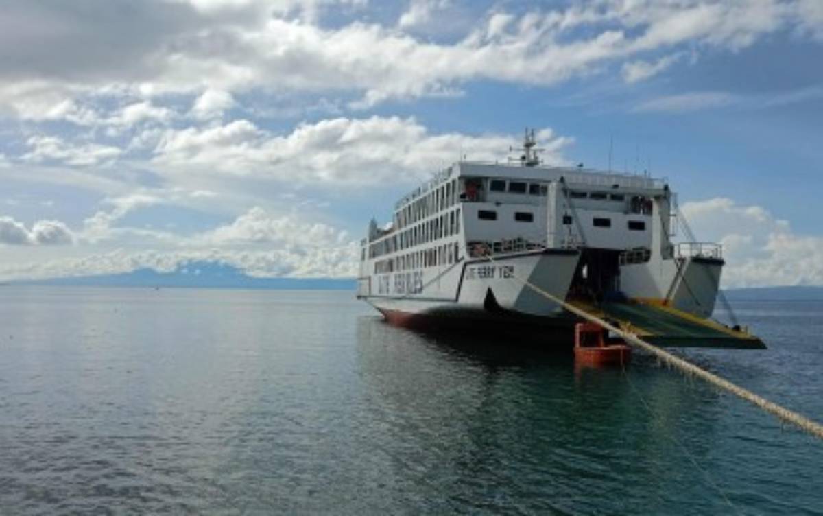 Corals damaged, no oil leakage after vessel runs aground in Siquijor