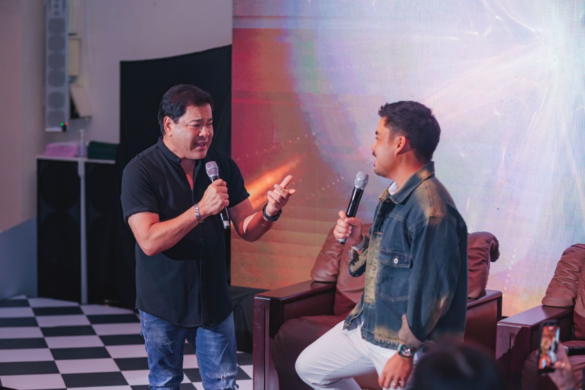 Martin Nievera surprises Miguel Tabuena for a duet