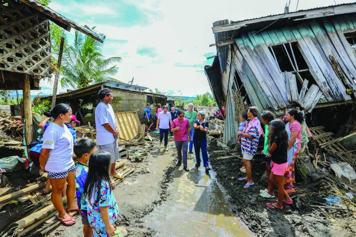 President Ferdinand Marcos, Jr. visited Negros Occidental’s La Castellana town on Saturday, November 15, 2025, to personally assess the condition of residents severely affected by Typhoon “Tino.” La Castellana is among the worst-hit towns in the province, suffering extensive losses in lives, infrastructure and agriculture. Following his visit to the shelters, the president held a situational briefing with local officials to tackle recovery measures and long-term interventions. (Bongbong Marcos / Facebook photo) 