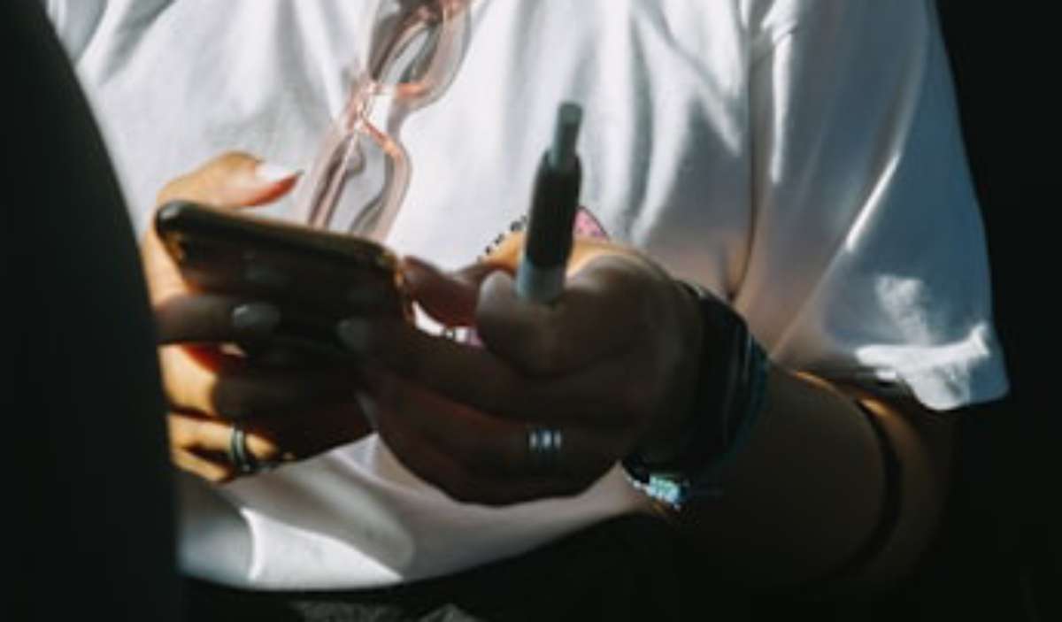 WHO urges clampdown on nicotine products aimed at kids