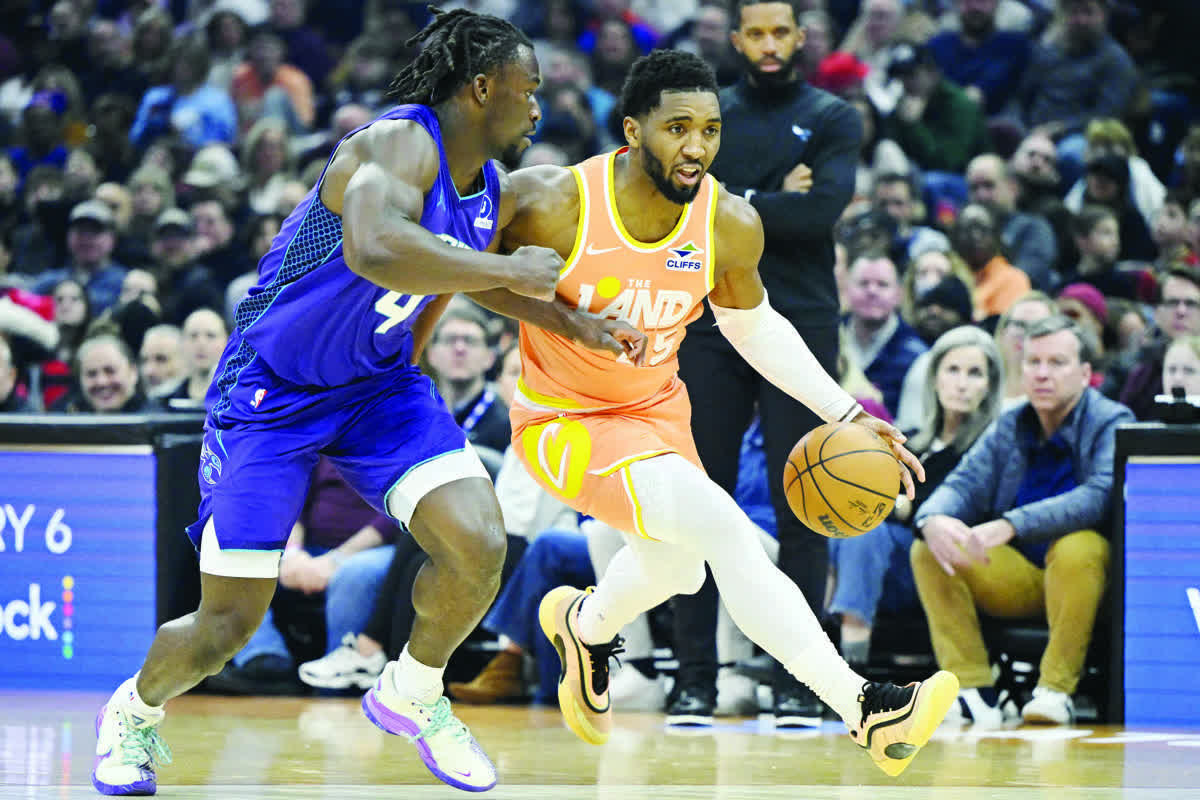 Cleveland Cavaliers guard Donovan Mitchell (right) dribbles beside Charlotte Hornets guard Sion James. (David Richard / Imagn Images)