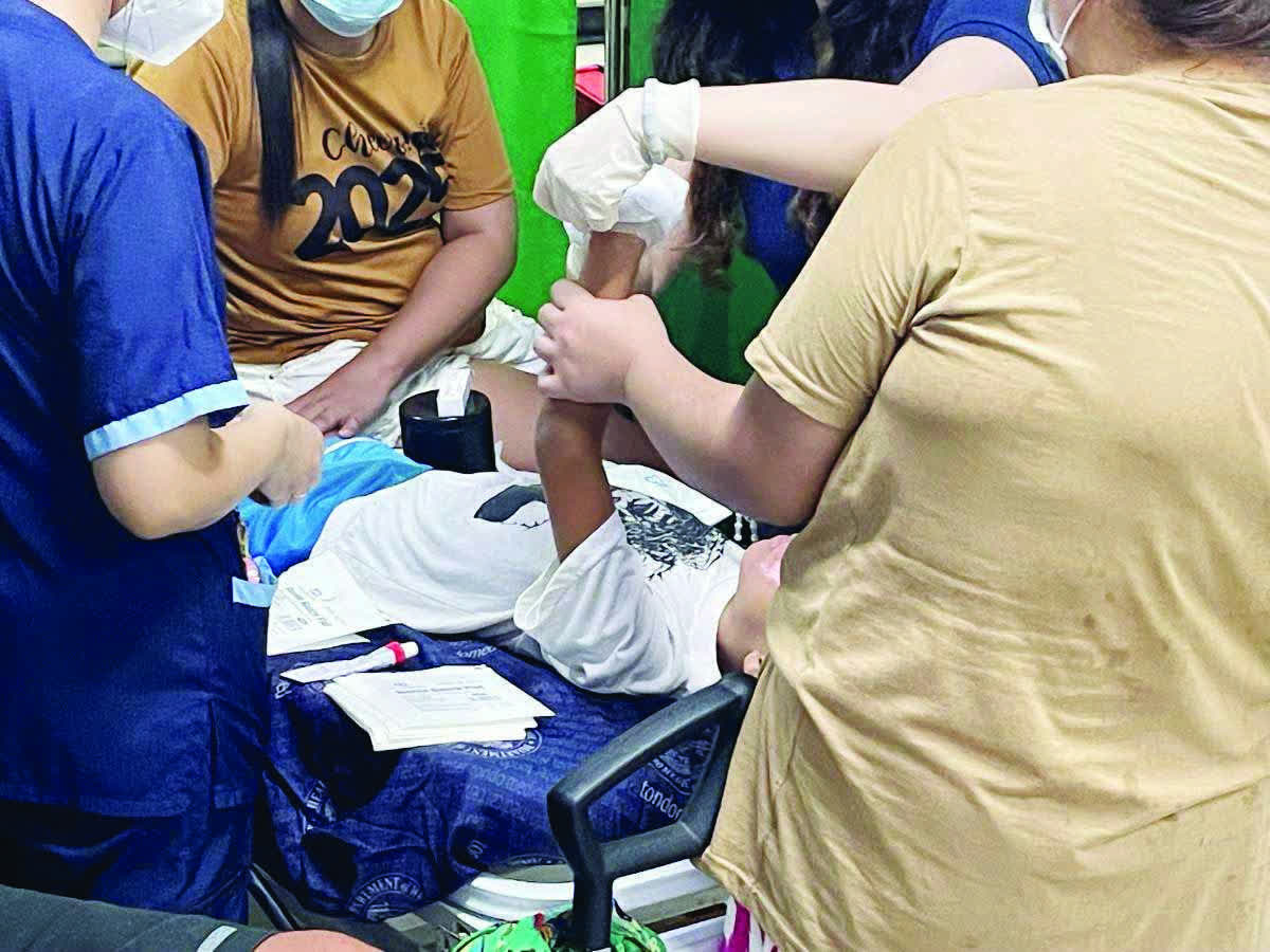 The Department of Health urged residents to avoid using firecrackers and instead watch organized community fireworks or use safer alternatives such as whistles, drums and torotot. (GMA Integrated News / File photo)