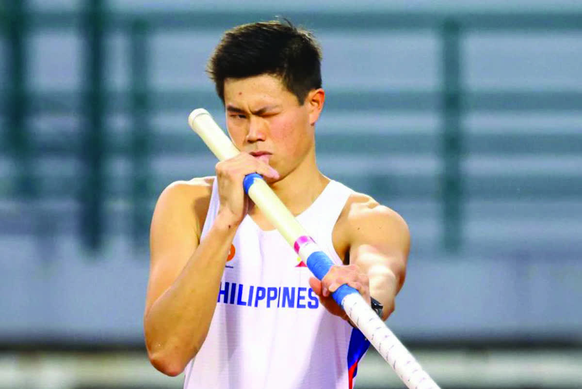 EJ Obiena of the Philippines in action in the men's pole vault finals in the 2025 Southeast Asian Games at the Suphachalasai National Stadium in Bangkok, Thailand on December 16, 2025. (POC Media photo)