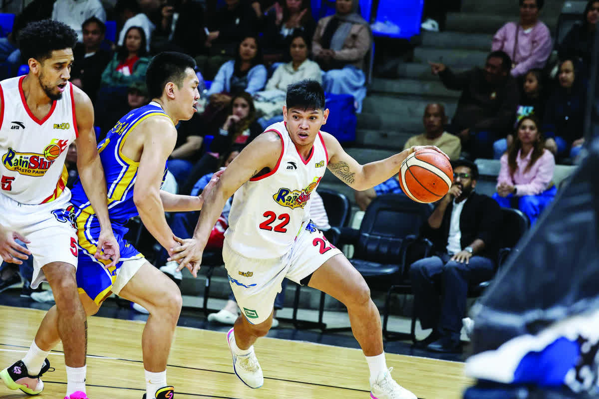Jhonard Clarito in action for the Rain or Shine Elasto Painters against the Magnolia Chicken Timplados Hotshots in the PBA Season 50 Philippine Cup. (PBA Images)