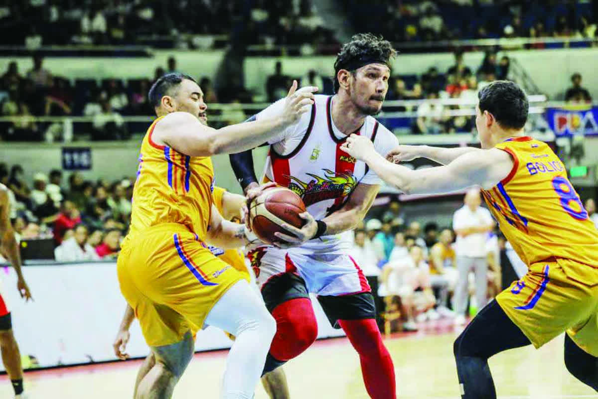 June Mar Fajardo powered the San Miguel Beermen with 26 points, 23 rebounds and six assists, igniting the team's 32-19 third quarter showing that gave them control of the game. (PBA Images)