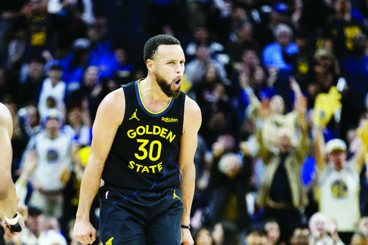 Warriors build cushion in 4th, then fend off pesky Suns