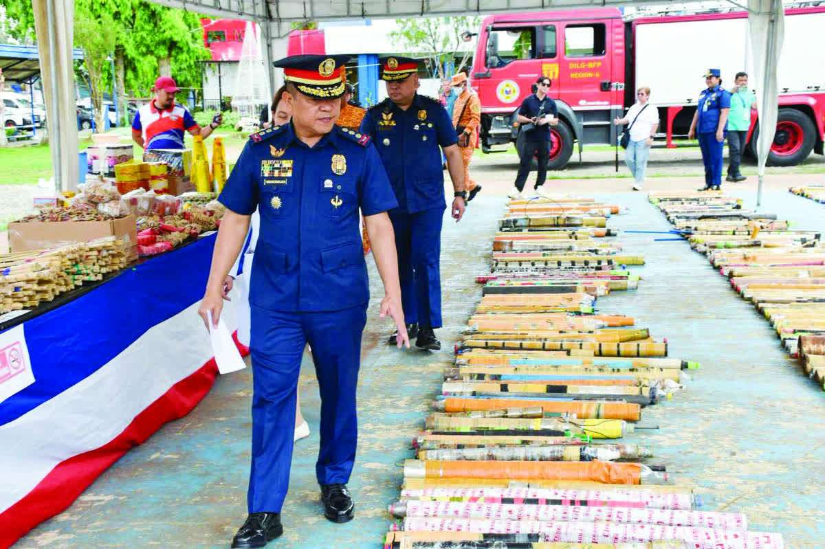 Police Colonel Dennis Wenceslao, director of the Negros Occidental Police Provincial Office (NOCPPO), presented hundreds of confiscated bogas, or improvised cannons, at the NOCPPO Grandstand, Camp Alfredo M. Montelibano Sr. in Bacolod City’s Barangay Estefania on January 1, 2026. (NOCPPO photo)