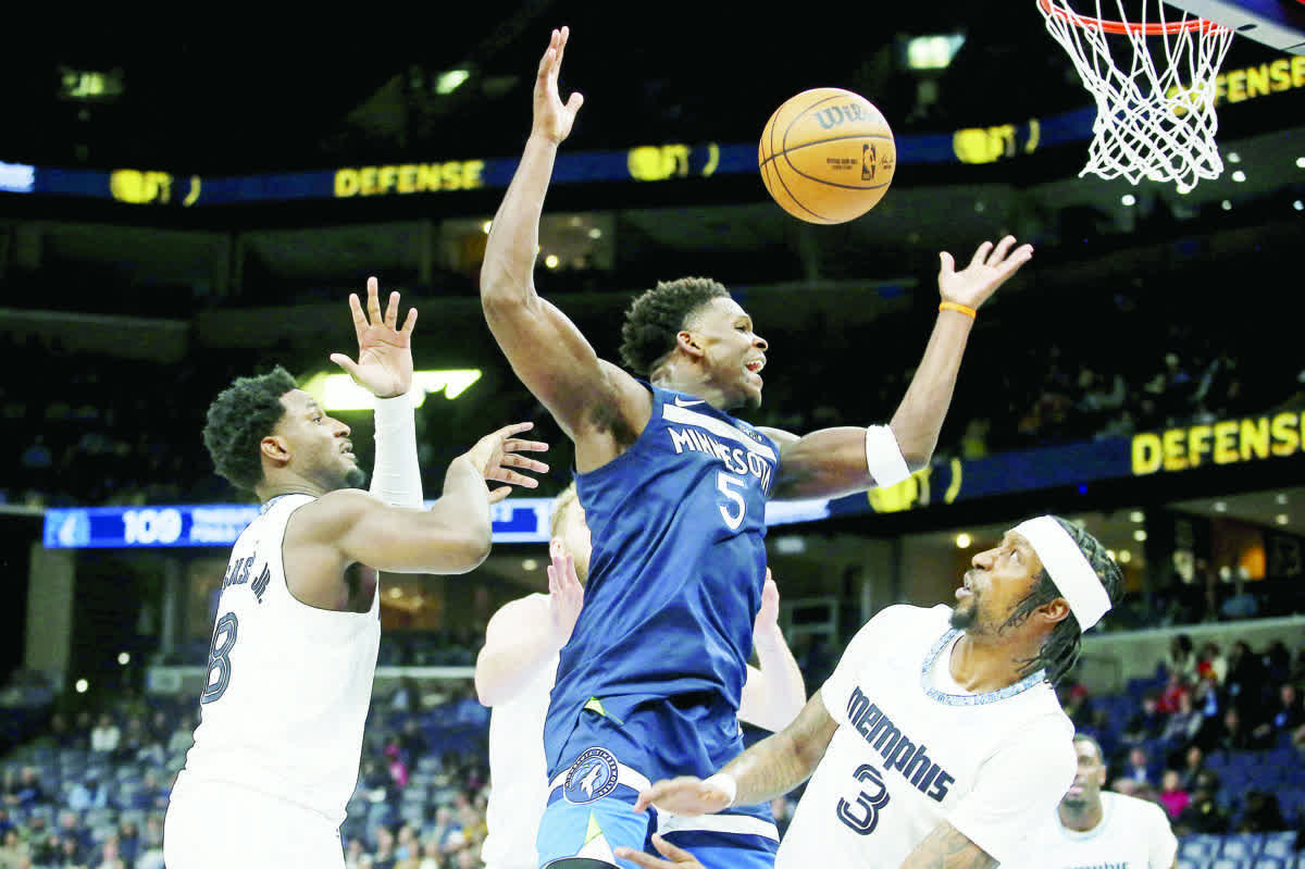 Minnesota Timberwolves guard Anthony Edwards (center) loses control of the ball as he drives to the basket against Memphis Grizzlies forward/center Jaren Jackson, Jr. (left) and forward Kentavious Caldwell-Pope. (Petre Thomas / Imagn Images)