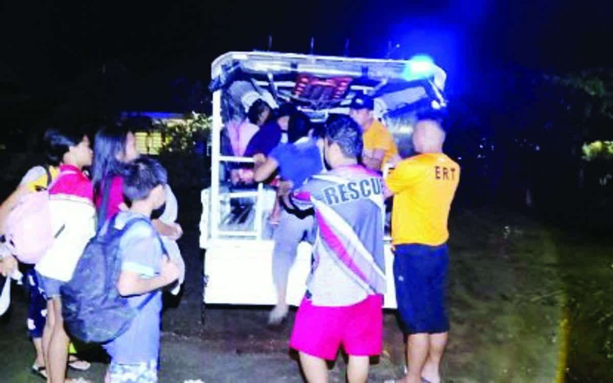Hundreds flee for safety as ‘Basyang’ nears NegOr