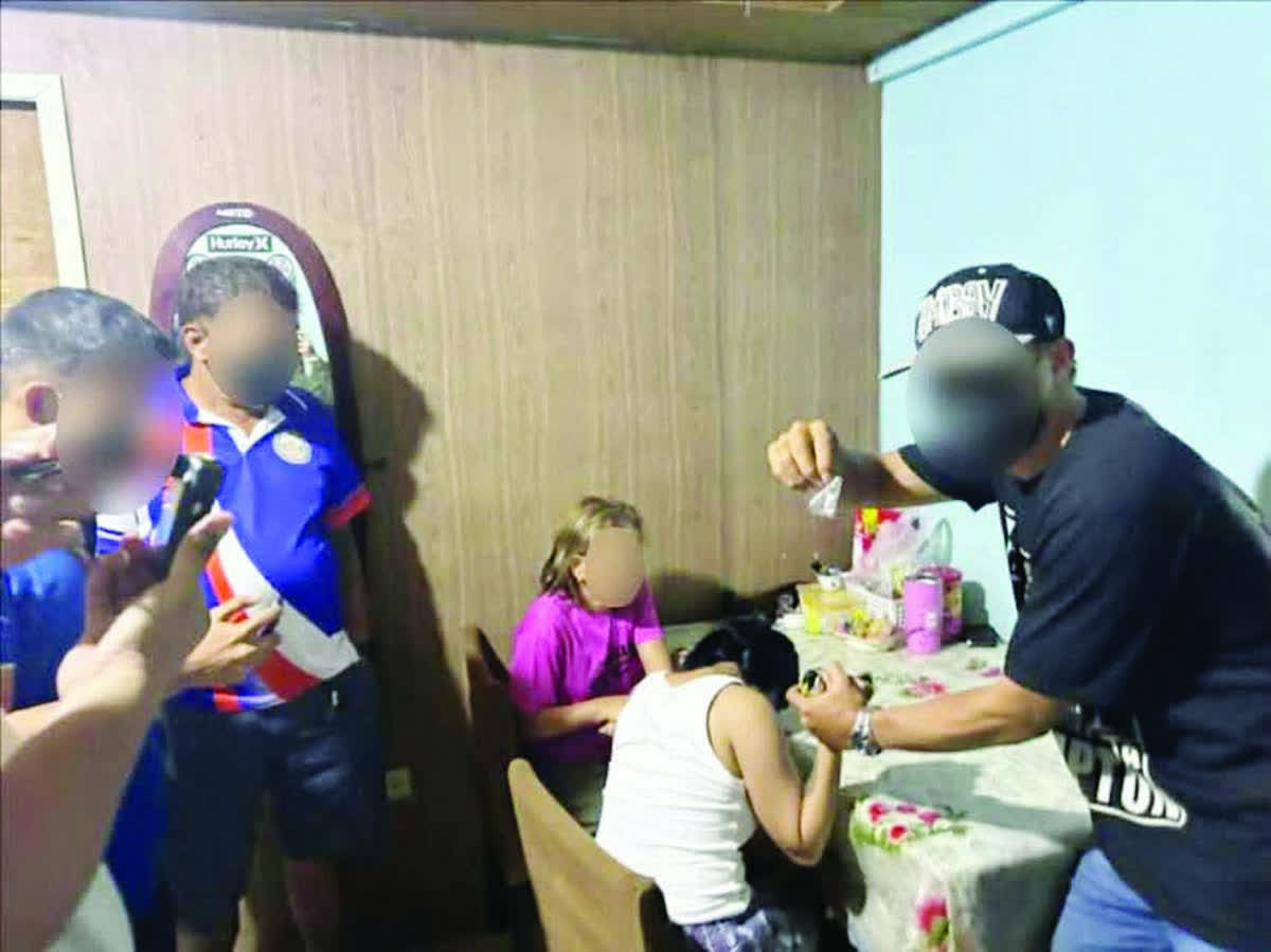A 49-year-old mother and her 25-year-old daughter were apprehended during a coordinated buy-bust at Purok Progreso 1 in Bacolod City’s Barangay Vista Alegre on Sunday, February 22, 2026. Authorities said the suspects were allegedly involved in the distribution of suspected shabu in the village. (PRO-NIR photo)