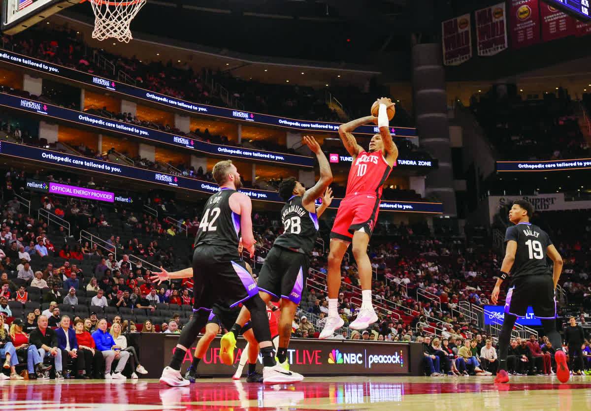 Houston Rockets forward Jabari Smith, Jr. (10) shoots against Utah Jazz forward Brice Sensabaugh (28) in the second half at Toyota Center. (Thomas Shea / Imagn Images)