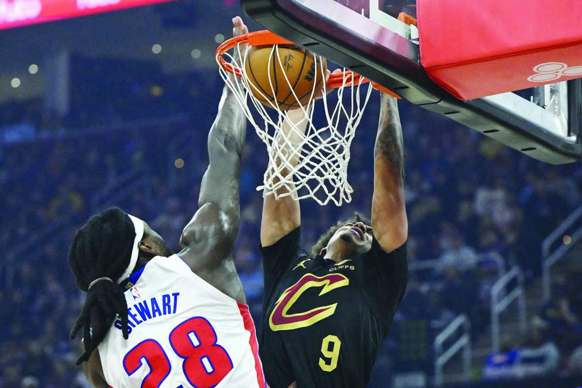 Cleveland Cavaliers guard Craig Porter, Jr. (right) dunks against Detroit Pistons forward Isaiah Stewart. (David Richard / Imagn Images)