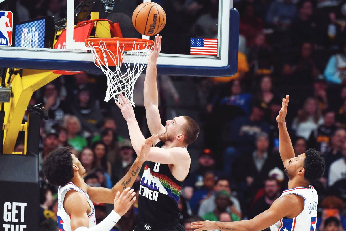 Nuggets score 72 points, rout short-handed 76ers