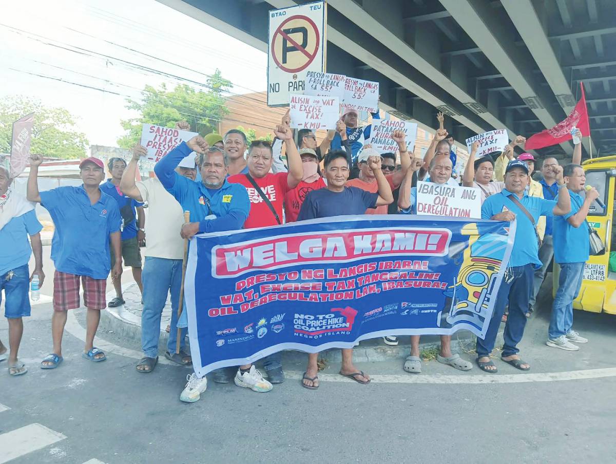 Drivers and operators of traditional public utility jeepneys in Bacolod City staged a protest to call for a halt to oil price hikes which, they say, continue to burden them. (Bayan Negros photo)
