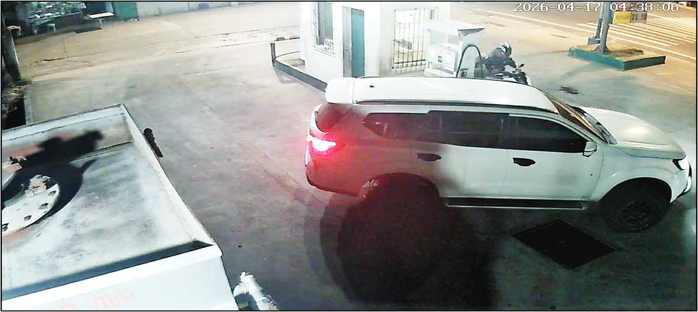 A pump attendant of a gasoline station in Negros Occidental’s Talisay City became suspicious during the transaction as the driver of a sport utility vehicle appeared to be in a hurry. (Franziene S. Afloro / Facebook video screengrab)