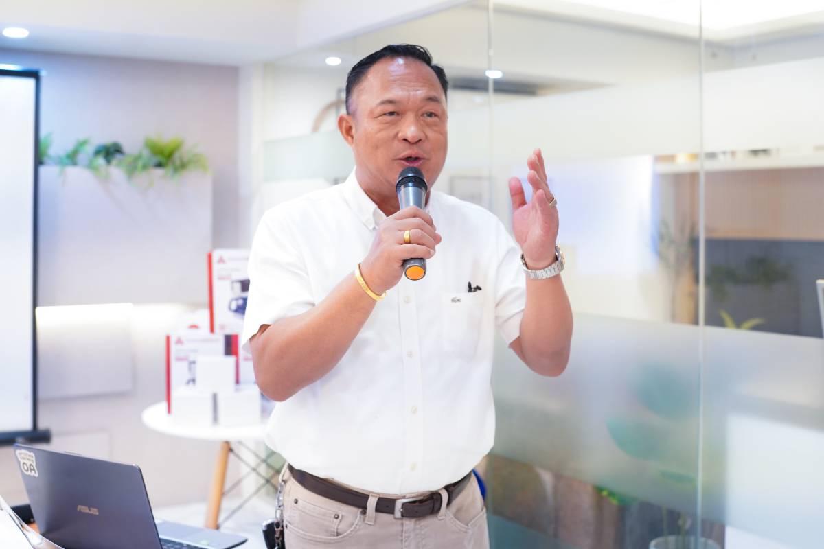 Suntrust First Vice President for Sales and Marketing Jerry R. Rubis