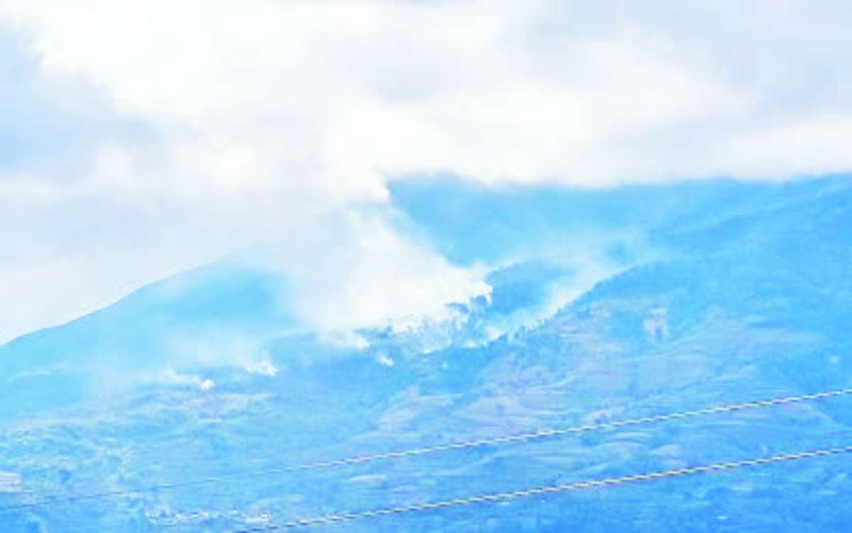 A wildfire has damaged an estimated 100 hectares of land within the four-kilometer Permanent Danger Zone of Mt. Kanlaon. The blaze, photographed yesterday, April 27, 2026, primarily affected grass and shrubs, prompting local disaster and environment officials to implement containment measures amid extreme heat and volcanic restiveness. (Ling Diamante photo)