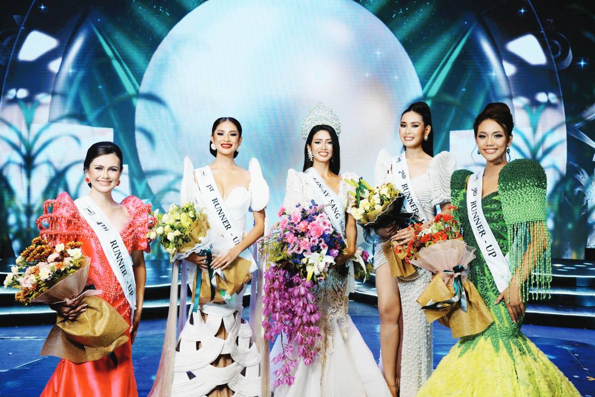 Bantigue is joined by Johana Marie Oyog of Kabankalan City (first runner-up), Kimberly Kate Payumo of Talisay City (second runner-up), Elisha Krizzle Escultura of Cauayan town (third runner-up), and Glazel Bayona of Calatrava town (fourth runner-up). (Lin-ay Sang Negros 2026 photo)