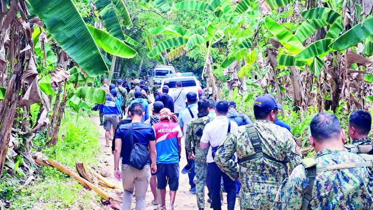 Authorities visited the site following an encounter in Negros Occidental’s Toboso town on Sunday, April 19, 2026. The Philippine Army questioned claims circulating online that those killed in the clash were civilians, emphasizing that firearms were recovered at the scene and that the individuals involved were engaged in an armed confrontation. (K5 News FM Kabankalan 102.9 photo)
