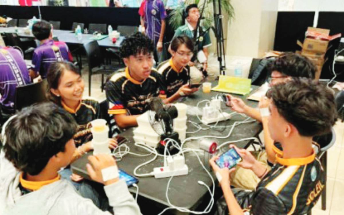 Maraynon Esports of Dr. Vicente F. Gustilo Memorial National High School in Cadiz City clinches the Governor’s Cup Mobile Legends: Bang Bang title during the Panaad sa Negros Festival. The tournament, held from April 14 to 15, 2026, highlighted student excellence by awarding players who maintained high academic averages alongside competitive gaming. (NOLITC photo)