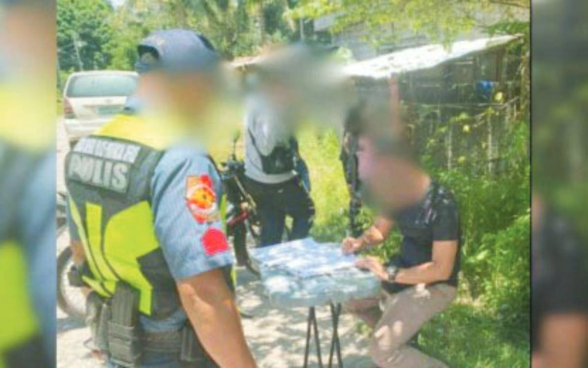 Police personnel arrest a suspected high-value individual and seized some P400,000 suspected shabu during a buy-bust operation in Barangay Looc, Dumaguete City, Negros Oriental on Tuesday, March 31, 2026. The police anticipate a rise in the illegal drug trade during the Holy Week observance and the summer months. (Negros Oriental Police Provincial Office photo)