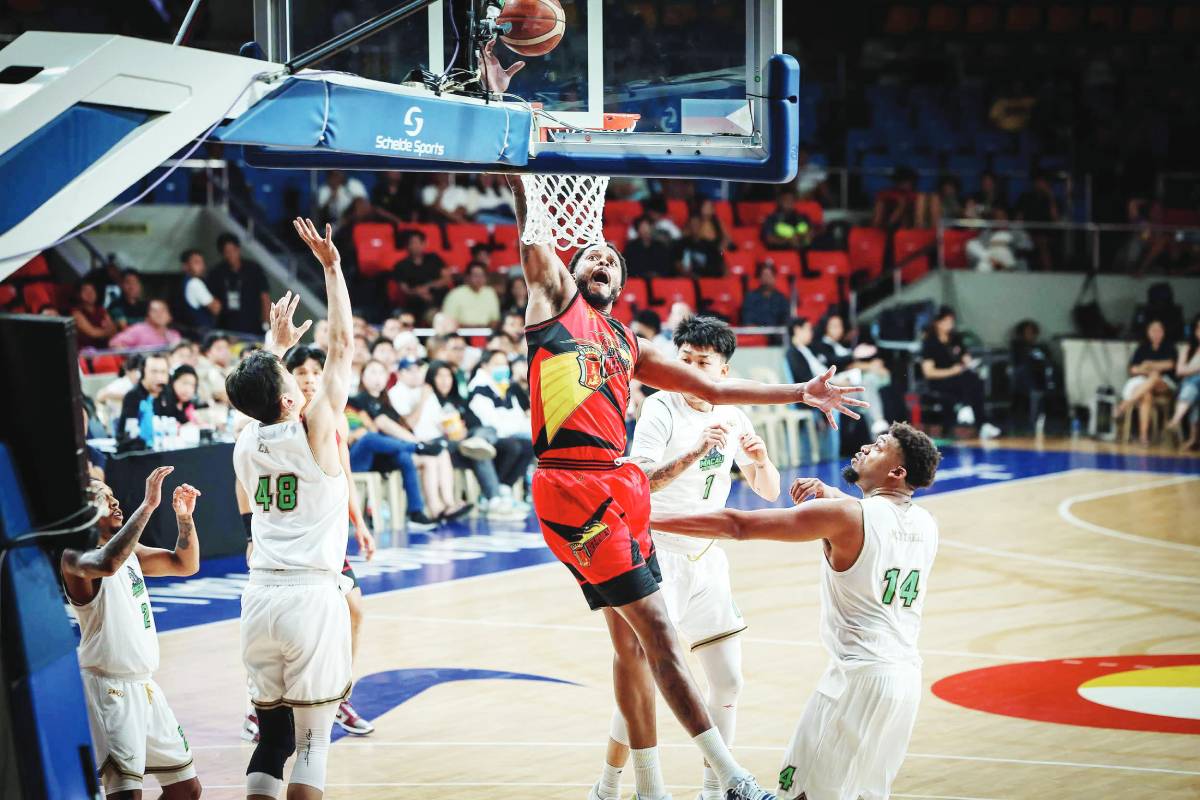 San Miguel Beermen import Justin Patton dunks the ball against Macau in the PBA Season 50 Commissioner’s Cup. (PBA Media photo)
