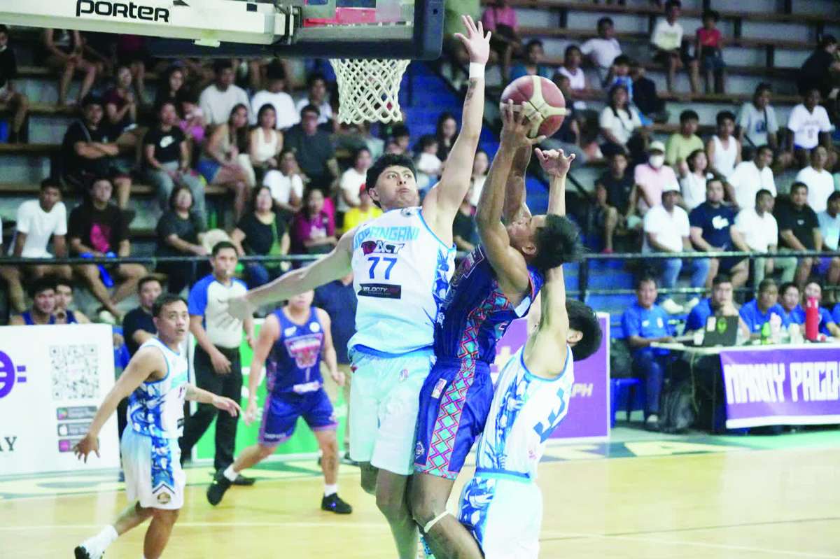 Andre Duremdes delivers for the Sarangani 10ACT Marlins against the defense of Bacolod Masskara. (MPBL photo)
