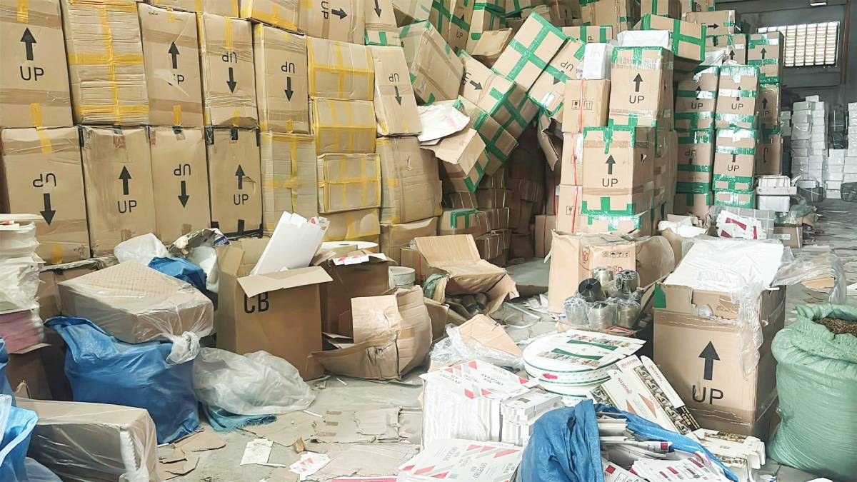 Authorities discovered suspected smuggled cigarettes inside a warehouse in Bacolod City’s Barangay Alijis yesterday, April 21, 2026. The Bacolod City Police Office said the warehouse was located following an operation in Negros Occidental’s Bago City in connection with a suspected factory of smuggled cigarettes. (dyHB RMN Bacolod photo)