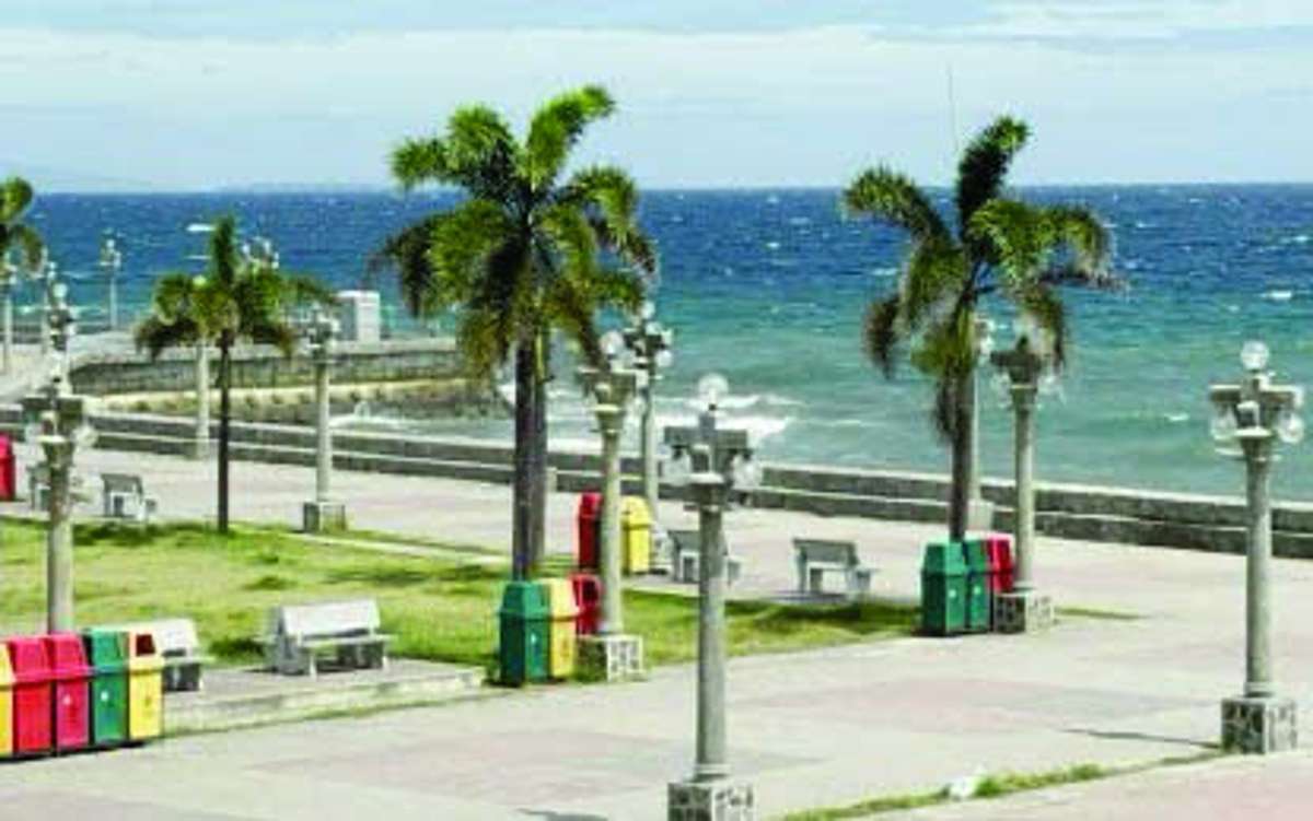 The Pantawan People's Park at Rizal Boulevard, Dumaguete City, Negros Oriental, seen in this undated photo, provides a venue for locals and tourists for relaxation, such as walking, jogging and zumba. Police are deploying more personnel to the boulevard during the city's Kabulakan Festival from May 17 to 24, 2026, with many highlights including Dragonboat Racing. (PNA / File photo)