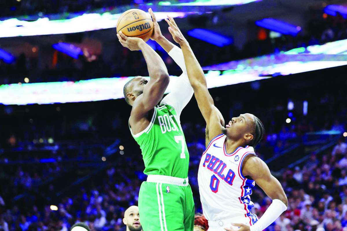 Boston Celtics guard Jaylen Brown (left) shoots in front of Philadelphia 76ers guard Tyrese Maxey. (Bill Streicherv / Imagn Images / Reuters)