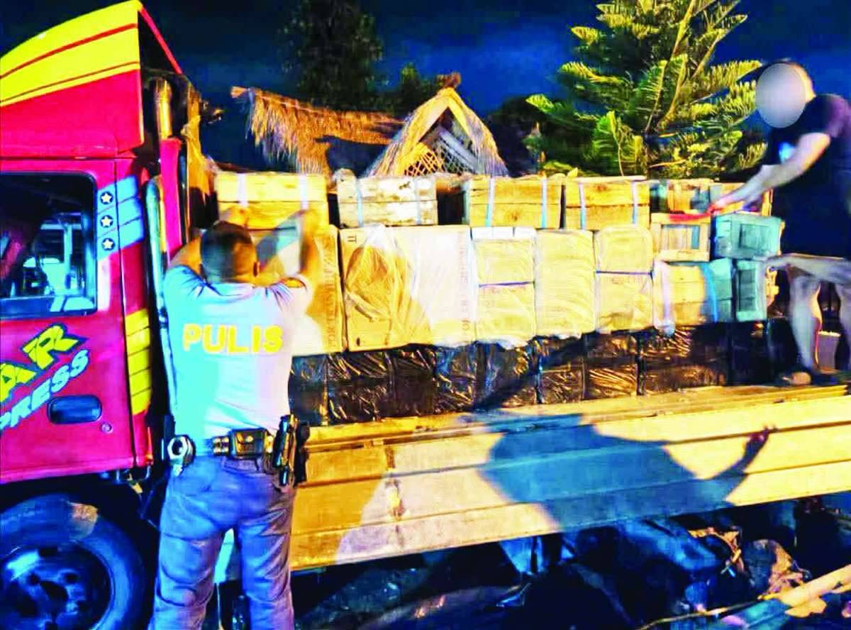 Law enforcement agents intercepted a large shipment of illegal cigarettes worth P715,000 and arrested a suspect during an operation in Negros Occidental’s Kabankalan City yesterday, May 4, 2026. (PRO-NIR photo)