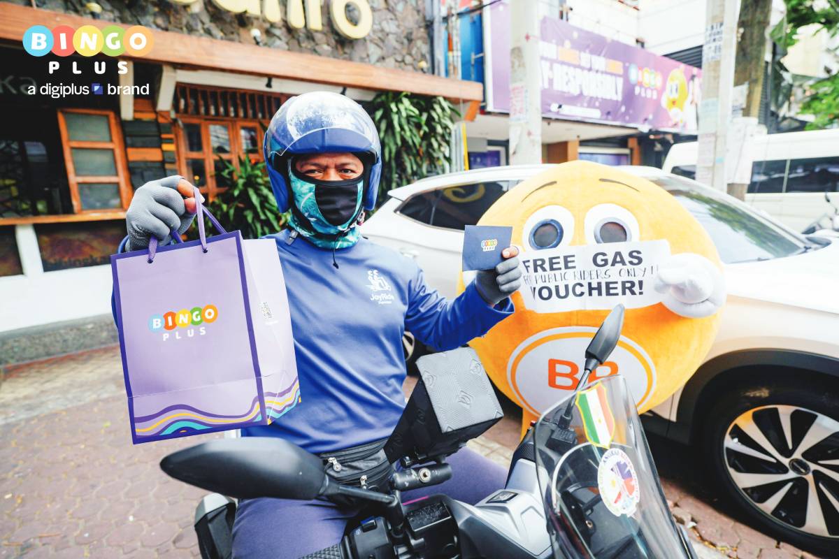 BingoPlus gives out free gas to motorcycle taxi drivers.