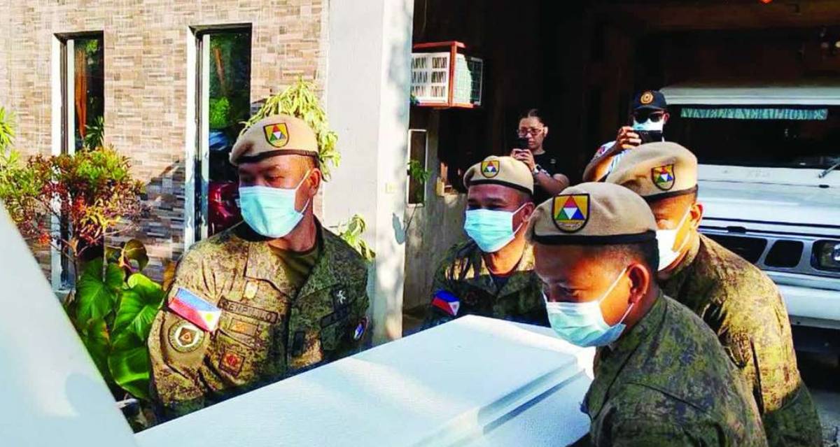 Personnel from the Philippine Army carry a casket bearing the remains of one of the 19 individuals slain during an encounter in Negros Occidental’s Toboso town on April 19, 2026. The Armed Forces of the Philippines earlier maintained that all 19 fatalities were combatants and insisted that a legitimate armed encounter took place. (3rd Infantry Division photo)