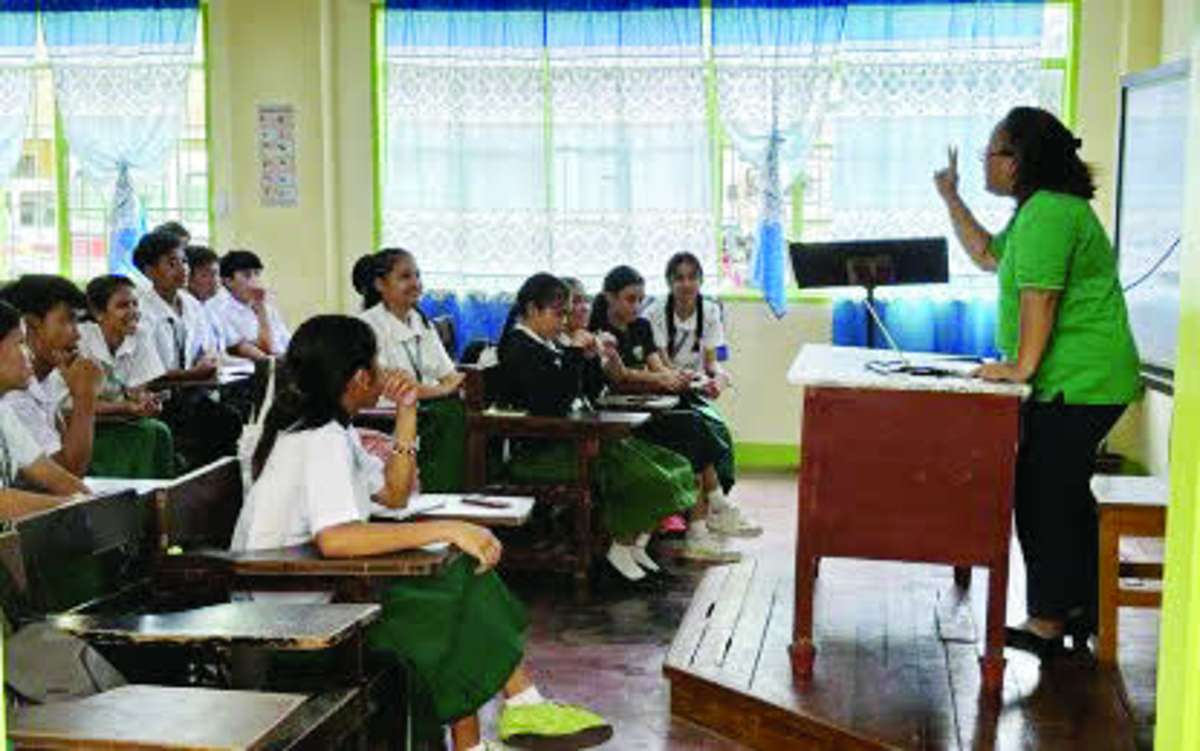 A teacher discusses the day's lesson to Grade 10 students of the Dumaguete City National High School in Dumaguete City, Negros Oriental, in this undated photo. The Department of Education - Dumaguete Schools Division is gearing up for Brigada Eskwela and Oplan Balik Eskwela beginning Monday, June 1, 2026, and expects a slight increase in the number of learners. (PNA photo)