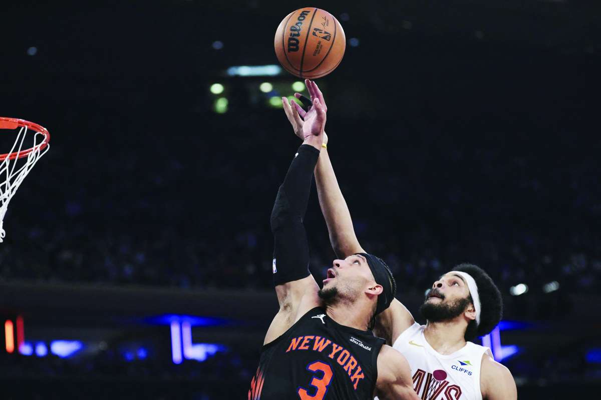 New York Knicks guard Josh Hart (3) defends the shot of Cleveland Cavaliers center Jarrett Allen in Game 2 of the Eastern Conference finals. (Vincent Carchietta / Imagn Images via Reuters)
