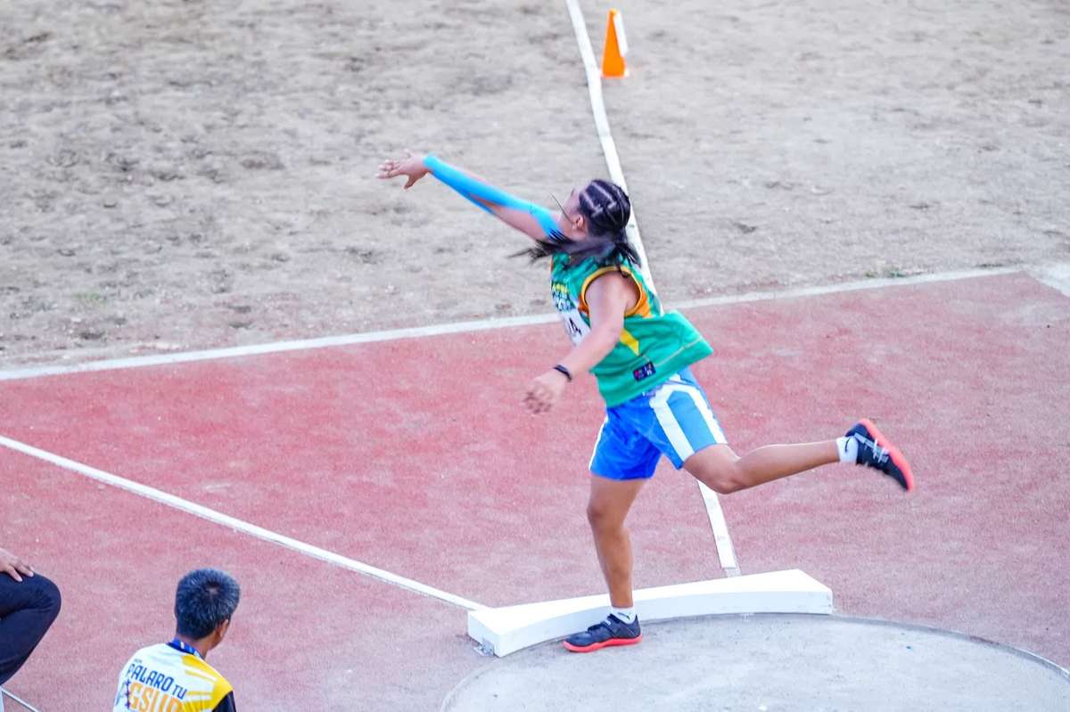 Negros Island Region Visayan Vipers’ Kristine Joy Bilbao captures the gold medal in the Palarong Pambansa secondary girls shot put event. (Buglas Sports Channel photo)
